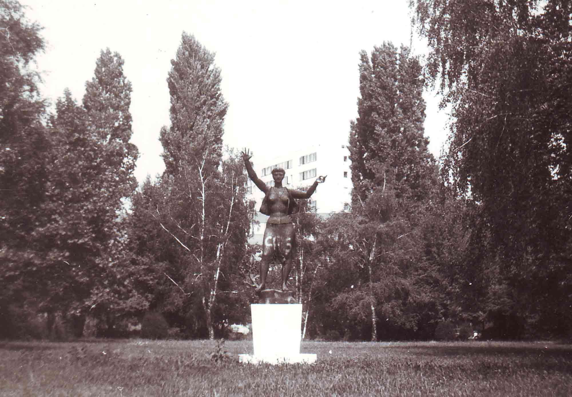 Kocsis András: Május-szobor (forrás: Rákospalotai Múzeum)